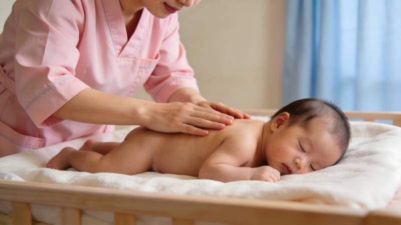 婴儿按摩护理图片
