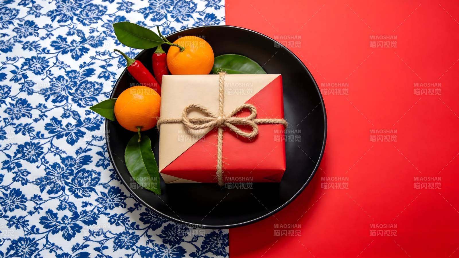节日礼盒与橙子图片
