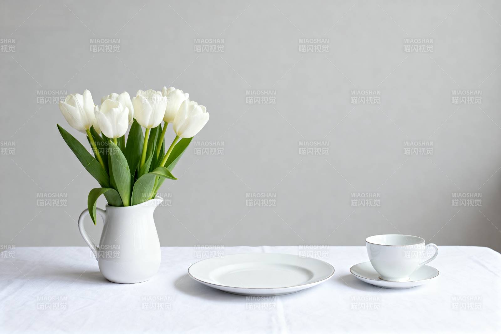 白花茶具静物图片