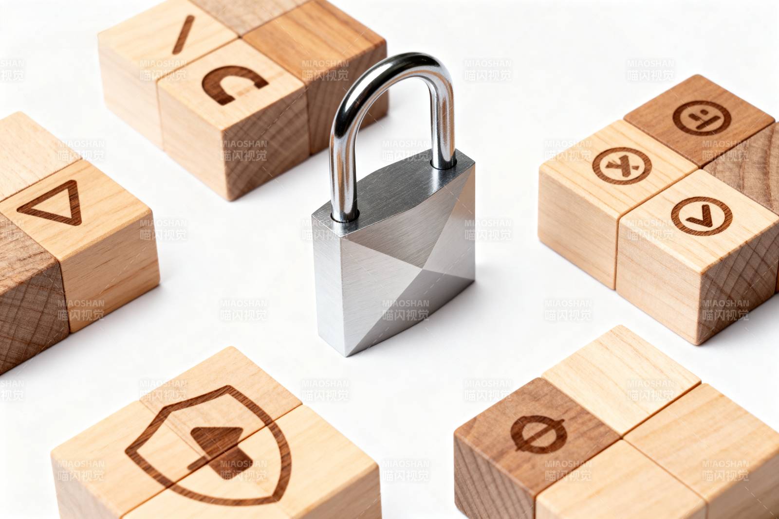 安全锁与符号积木图片