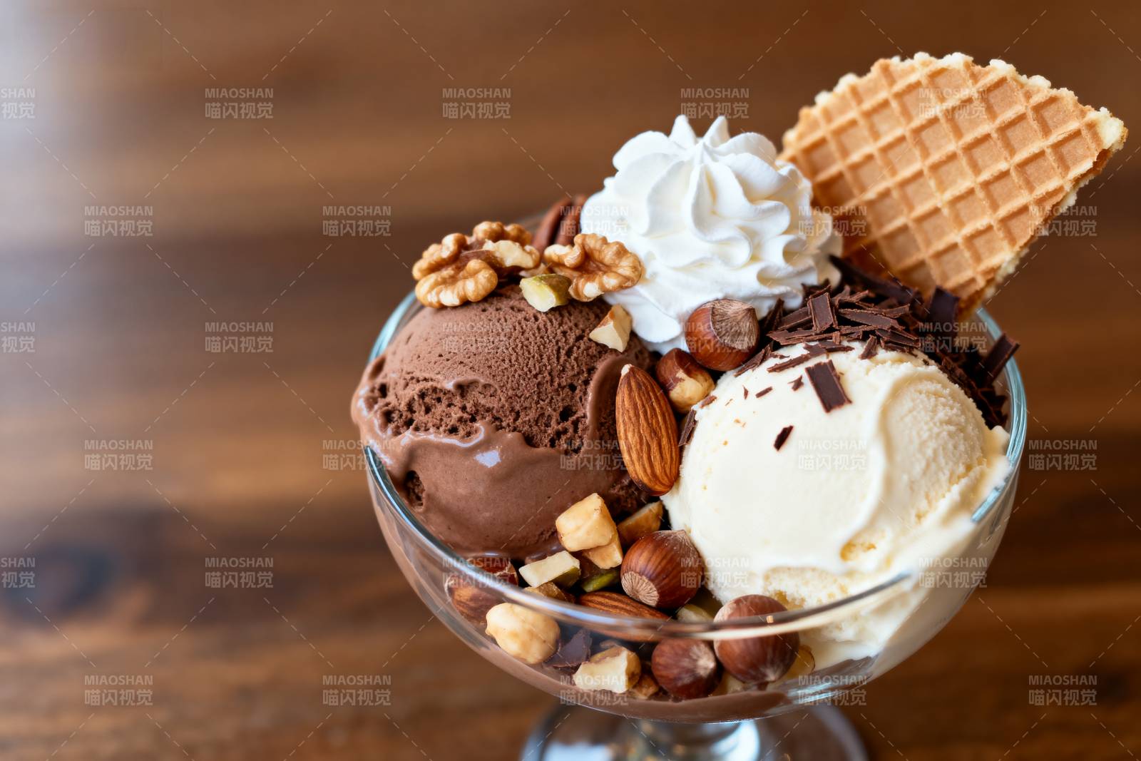 冰淇淋甜品杯图片