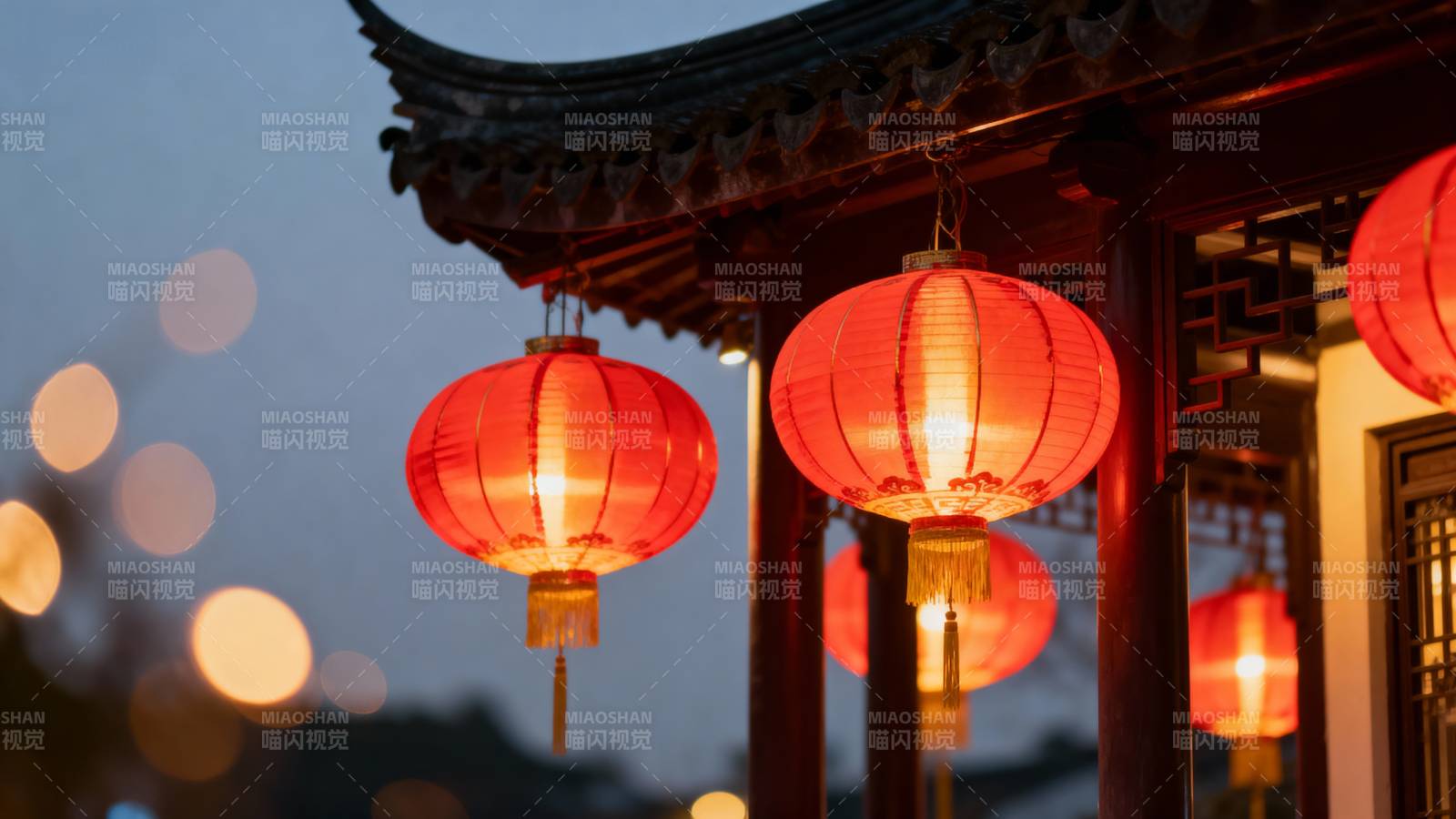 红灯笼映夜景图片