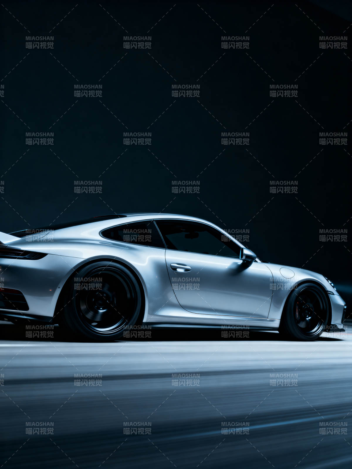 银色跑车疾驰夜影图片