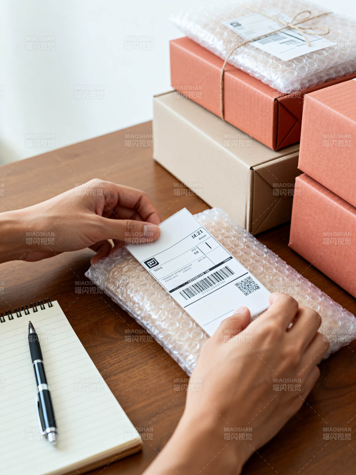 贴快递单准备发货图片