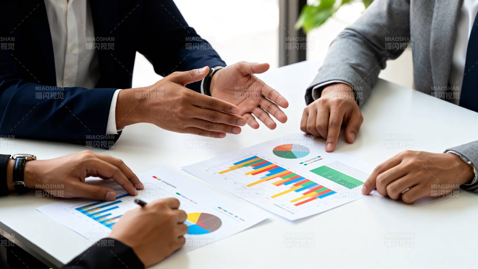 商务会议讨论图表图片