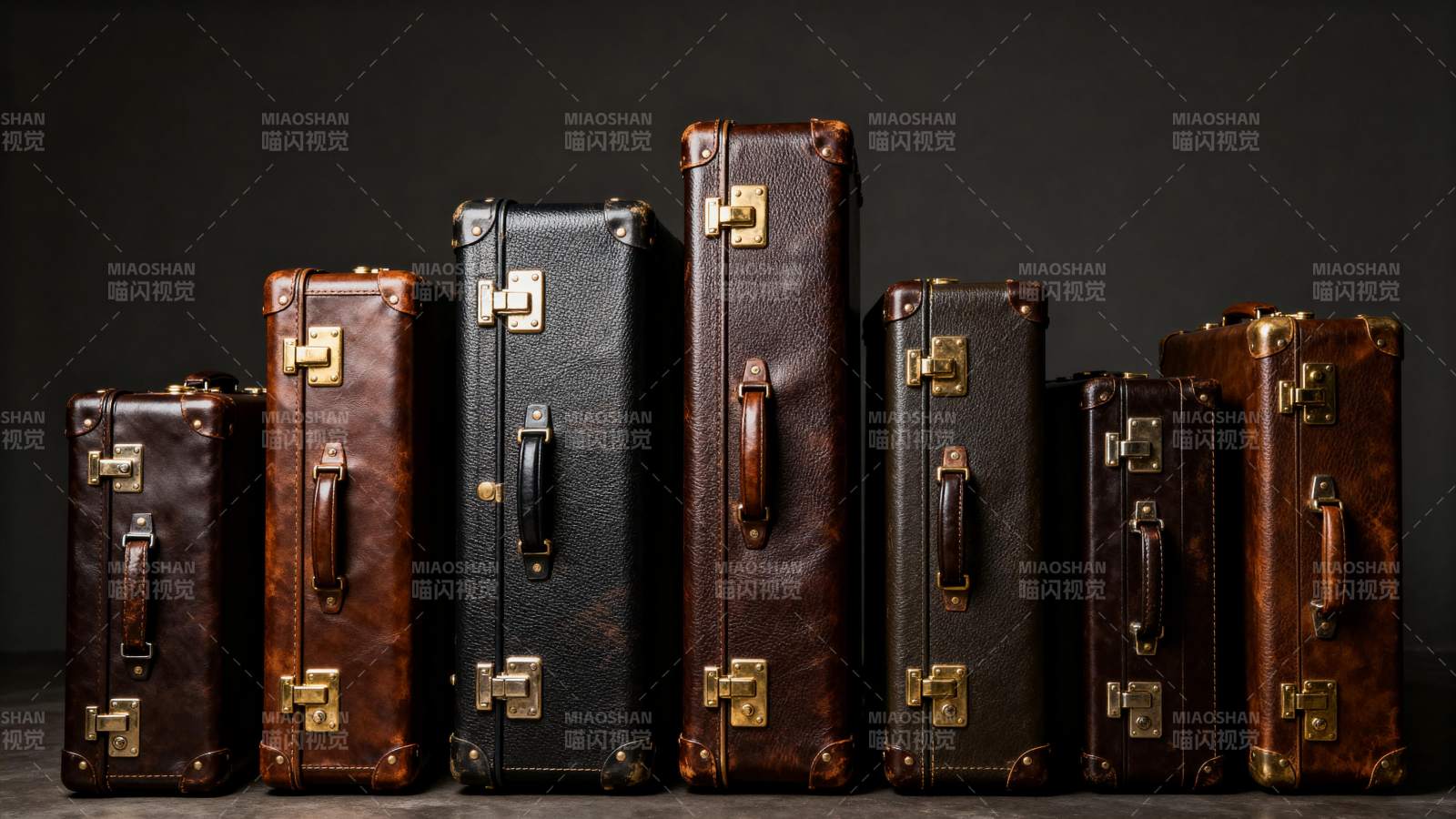复古行李箱陈列图片