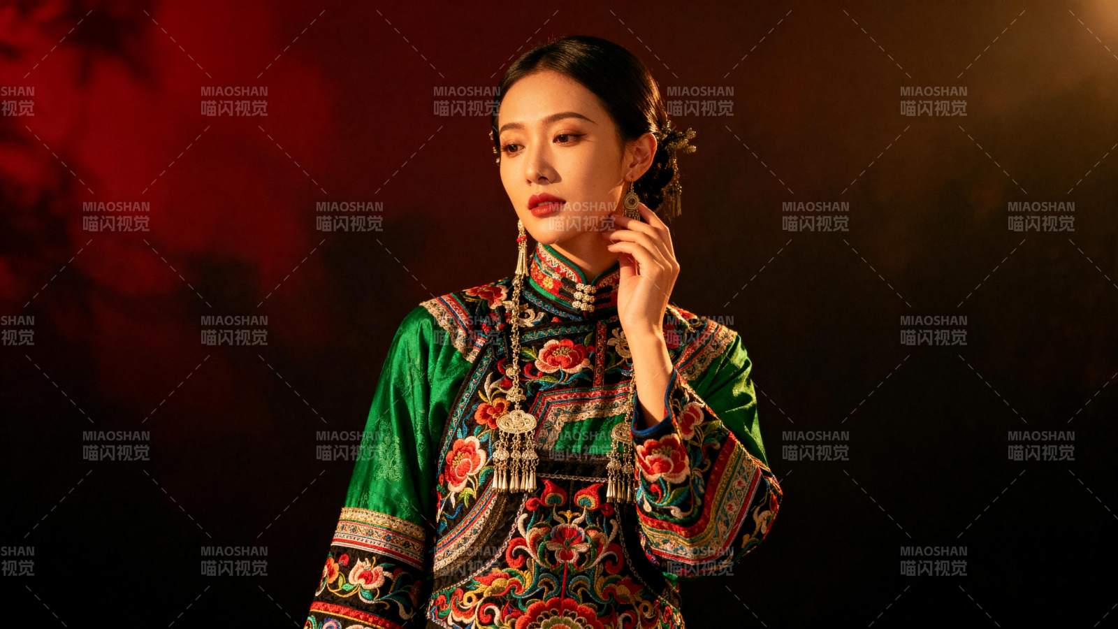 旗袍美人 典雅风韵图片