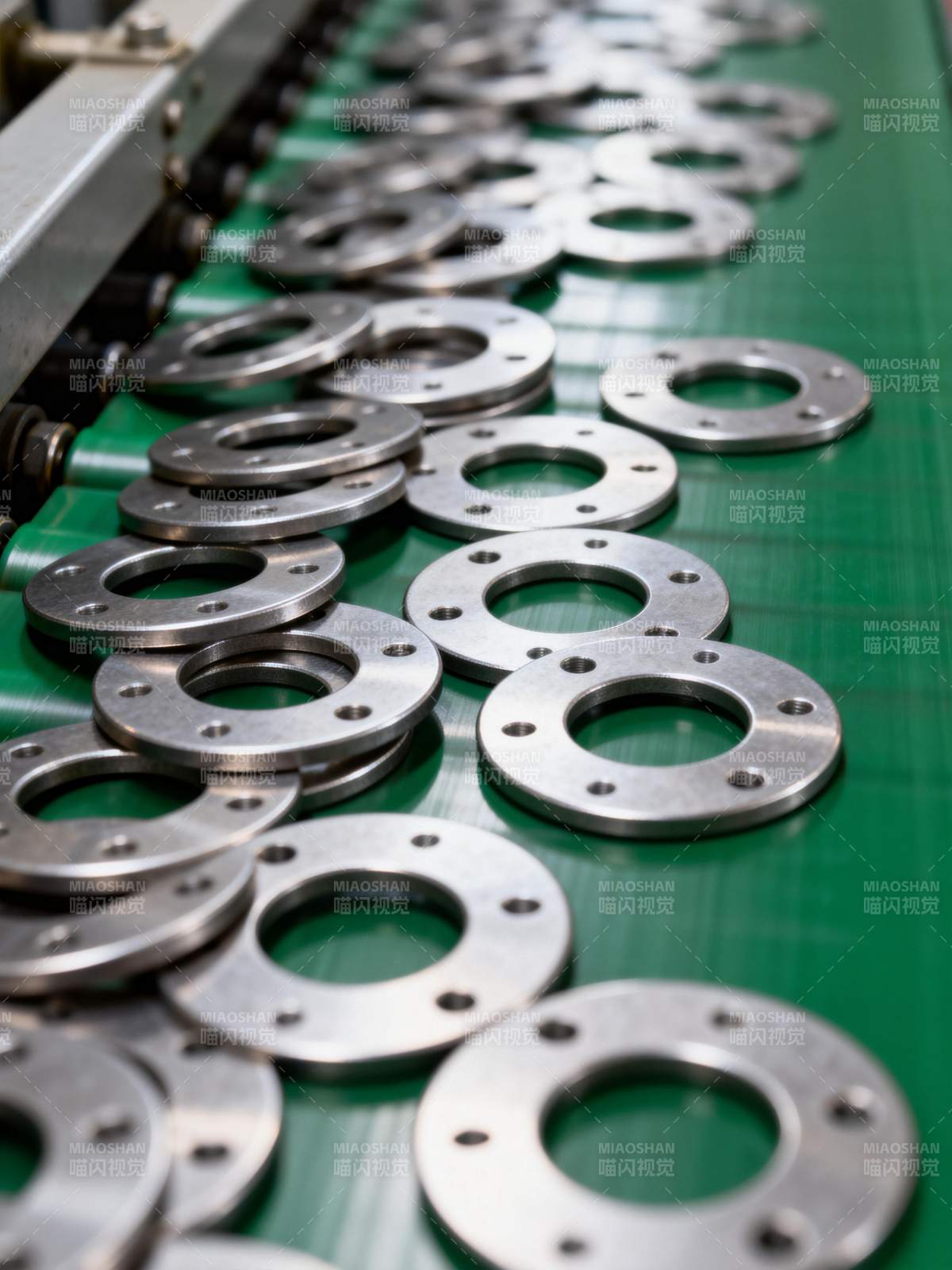 金属法兰生产流水线图片