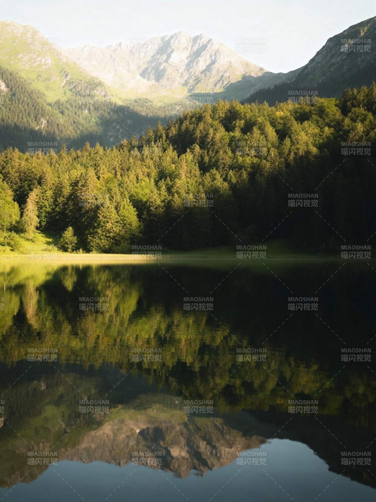 湖光山色镜中映图片