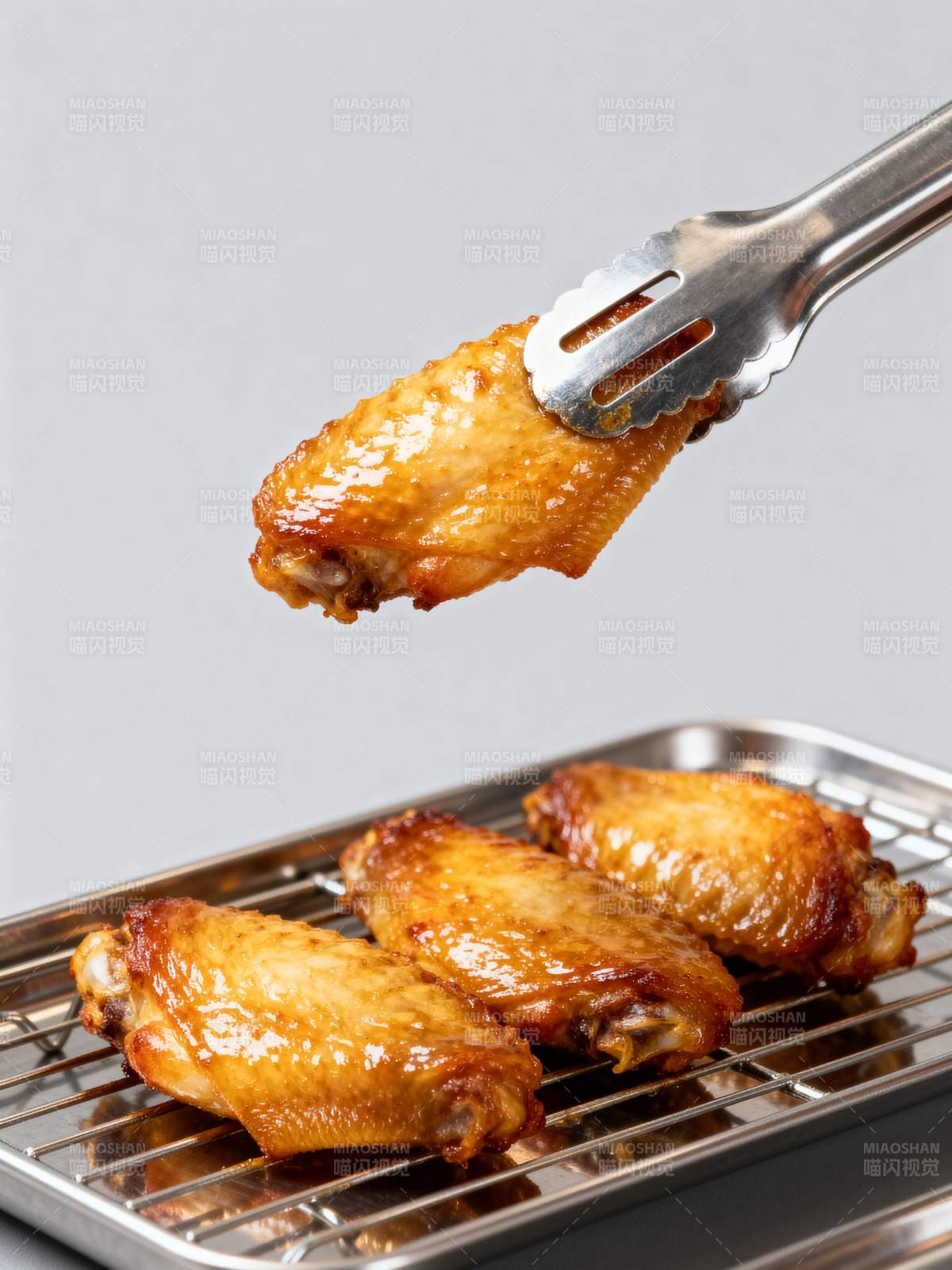 烤鸡翅特写图片