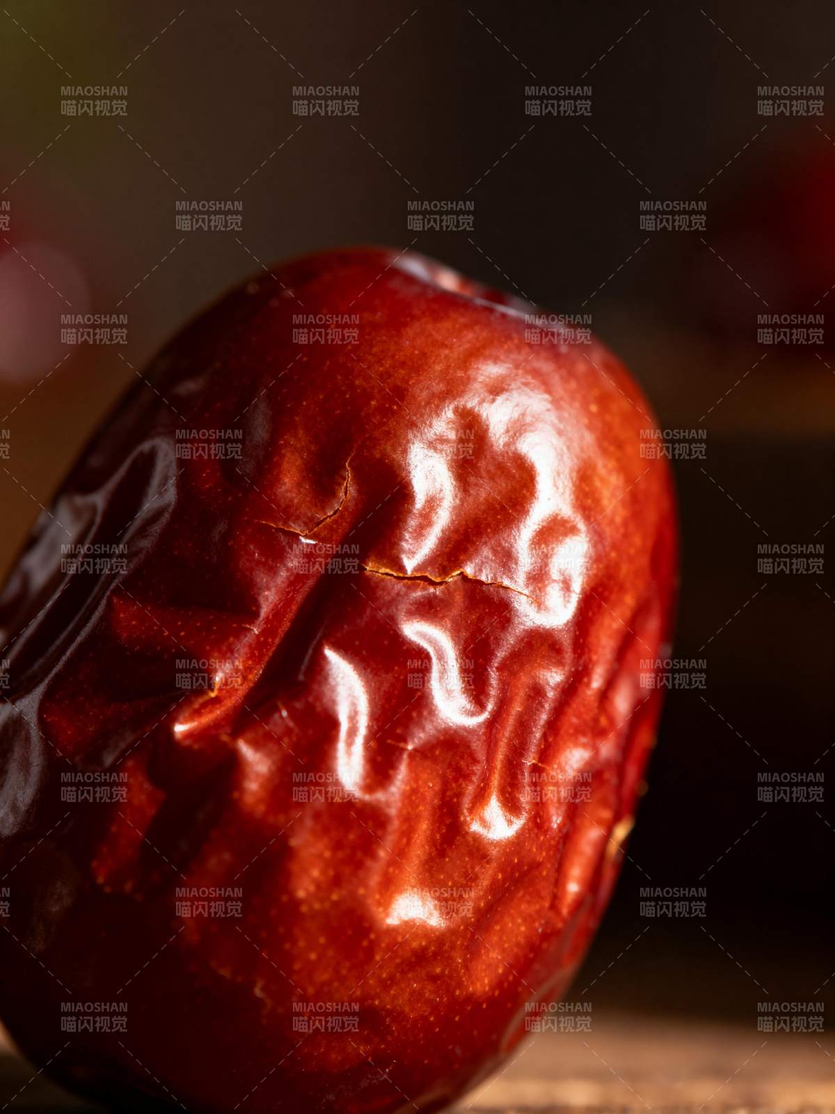 红润饱满的红枣图片