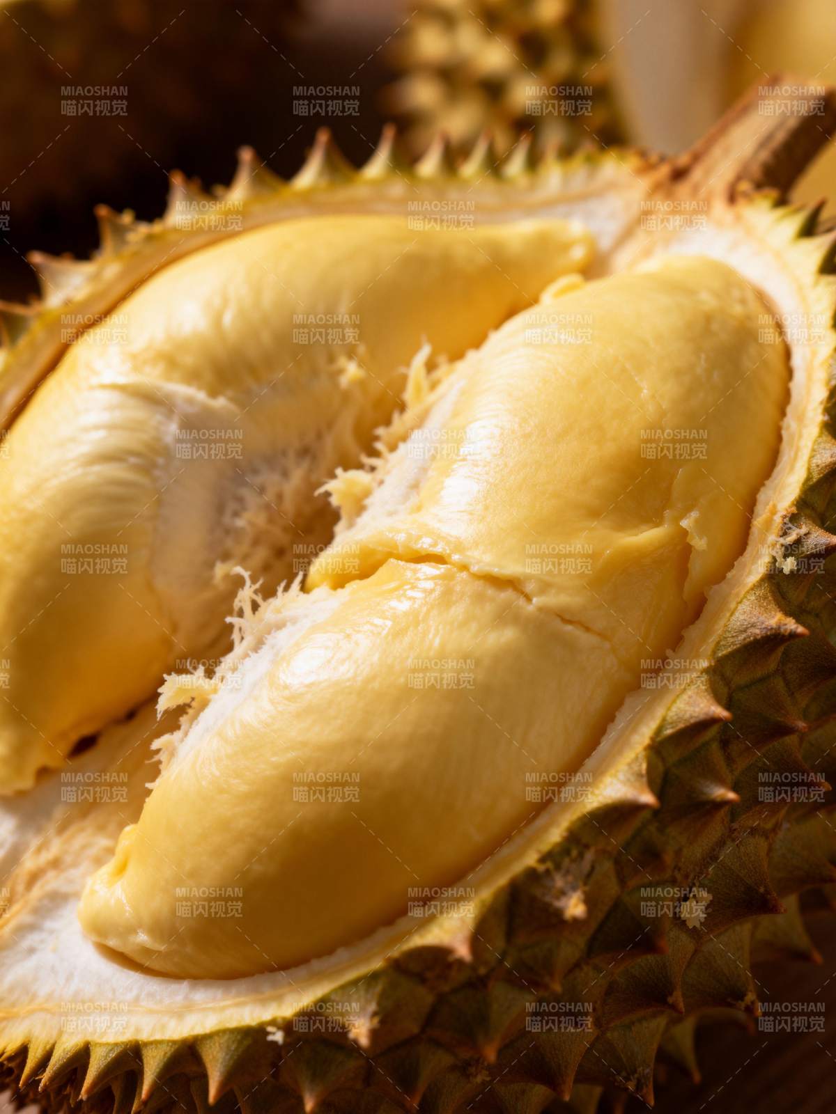 金黄榴莲果肉特写图片
