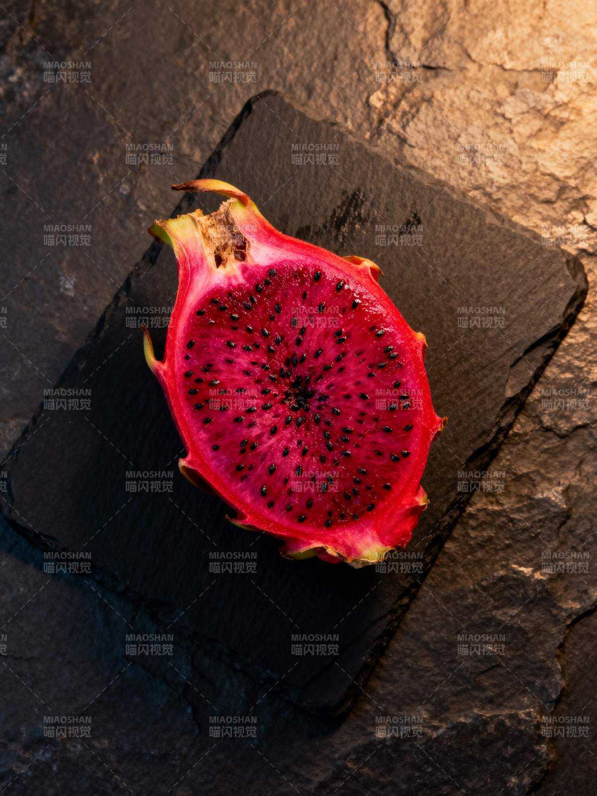 火龙果切面特写图片