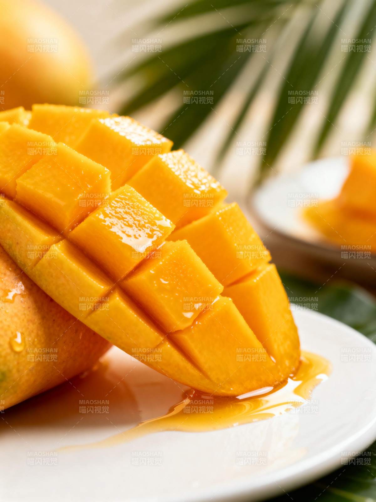 芒果切块 汁水四溢图片