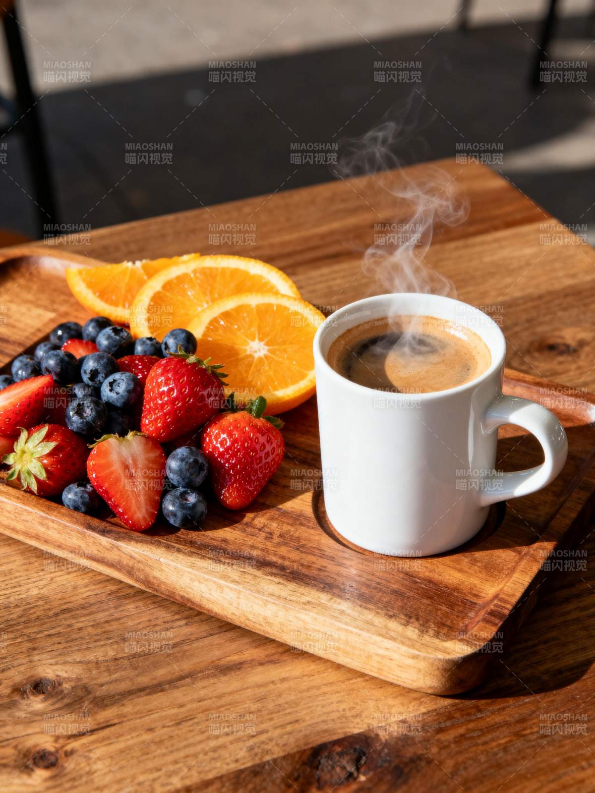 咖啡与水果早餐图片