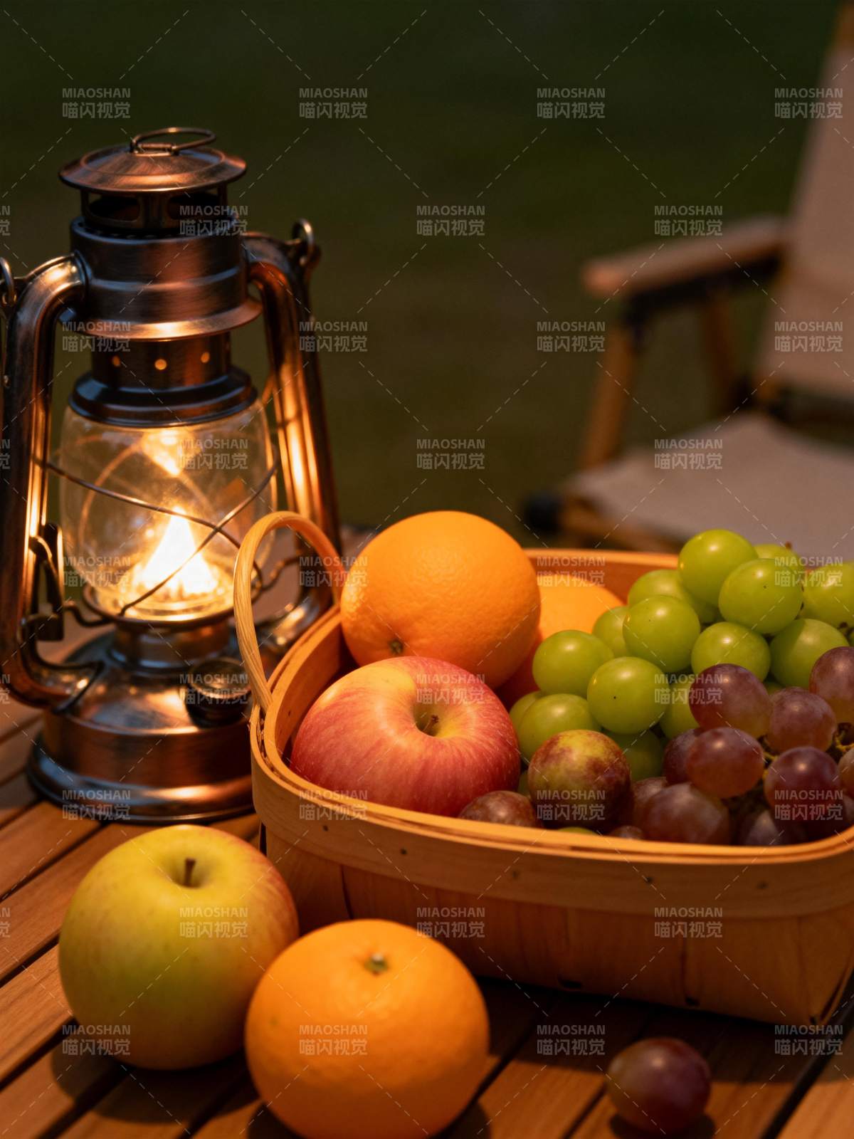 果篮与煤油灯图片