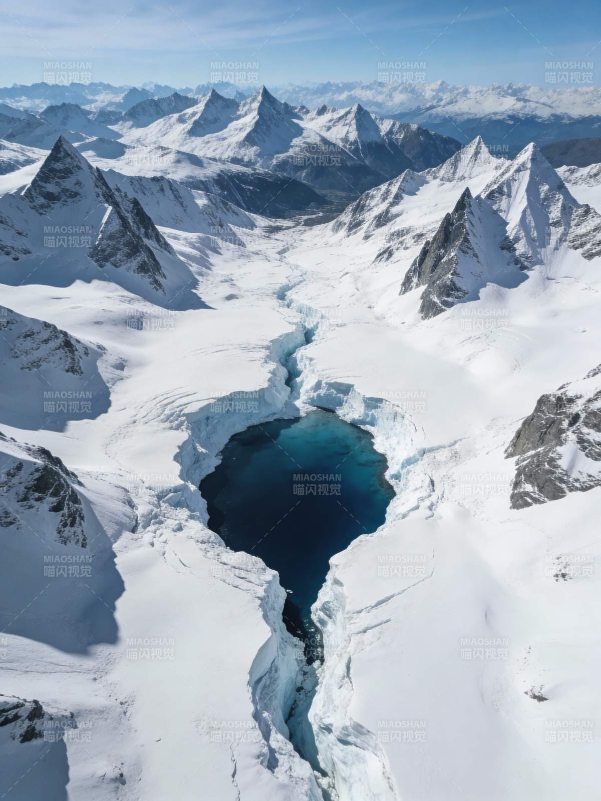 雪山冰湖奇景图片