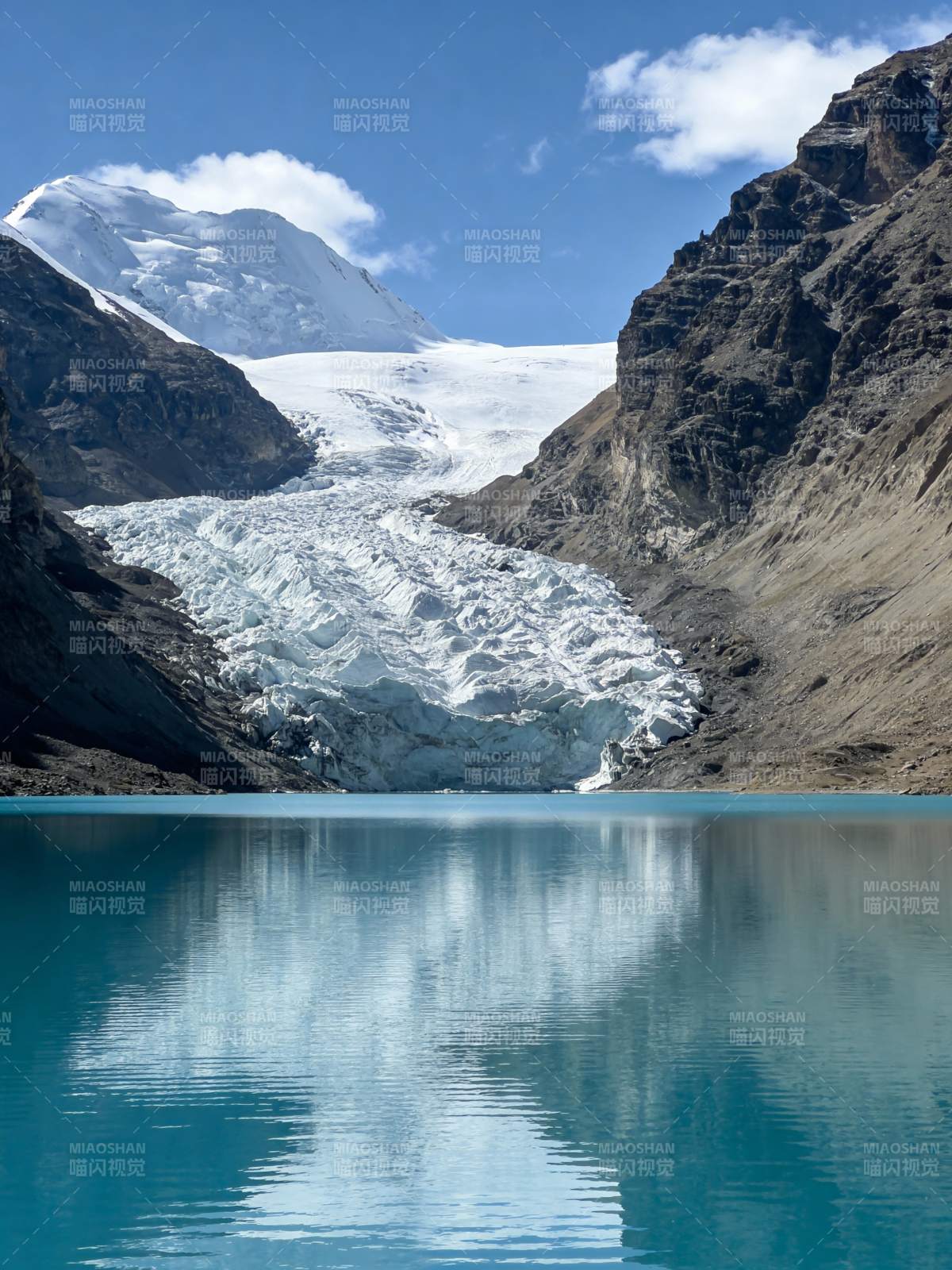 冰川湖畔风光图片