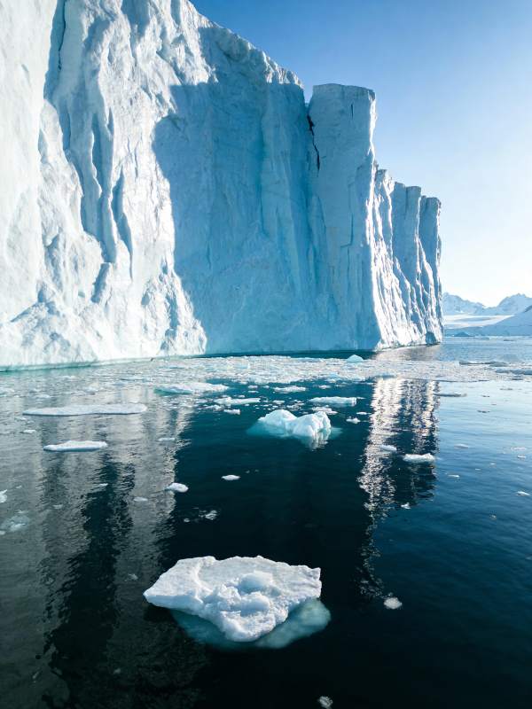 冰川倒影 静谧极地图片