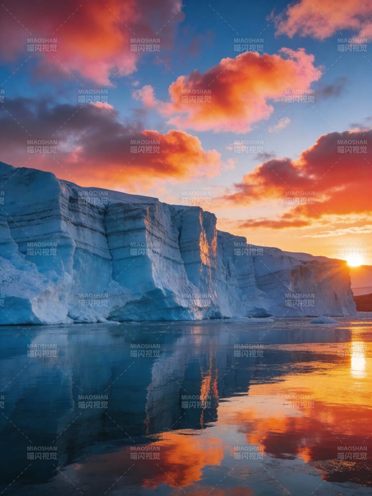 冰川日落倒影图片