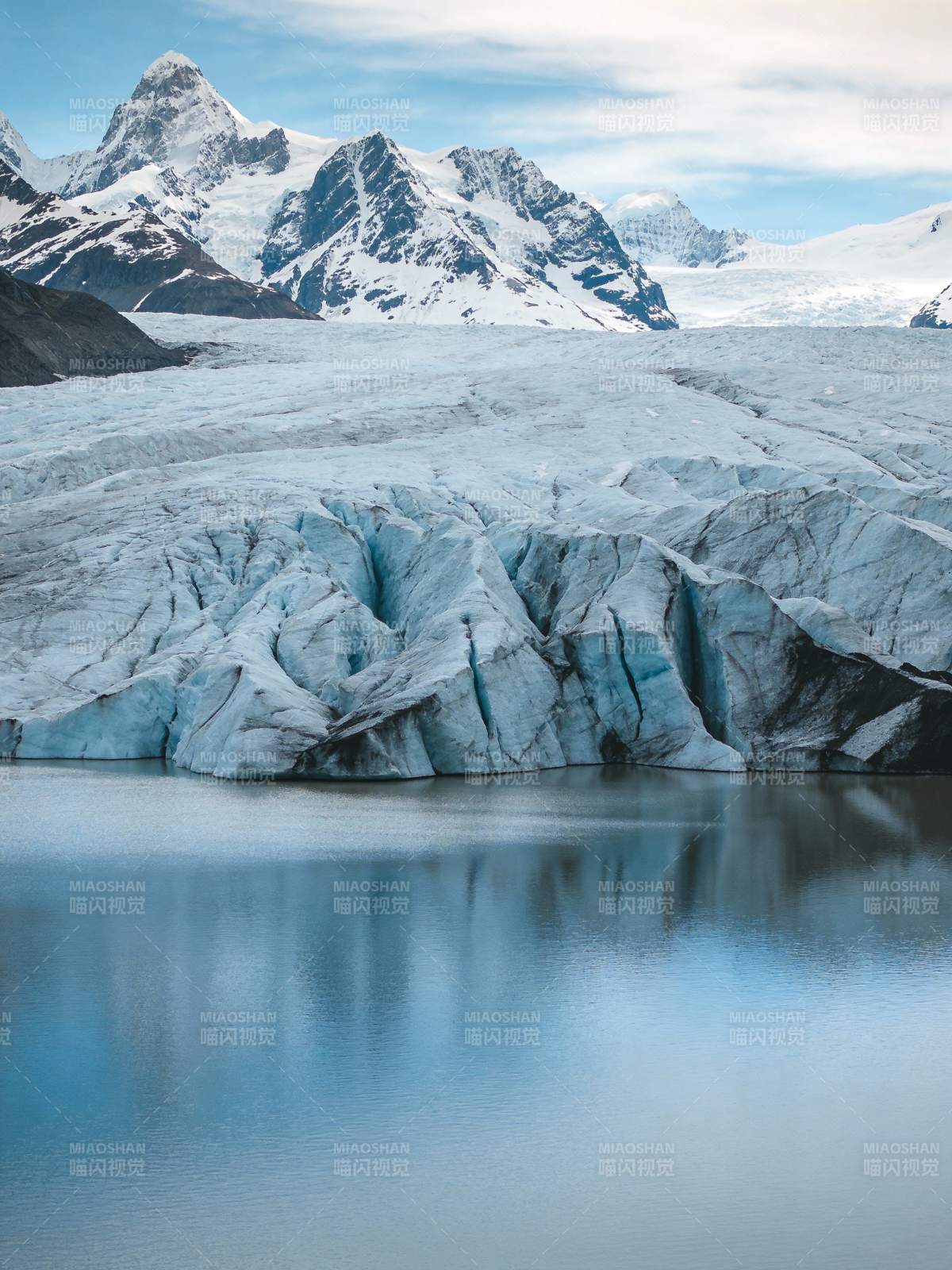 冰川倒影 雪山静谧图片