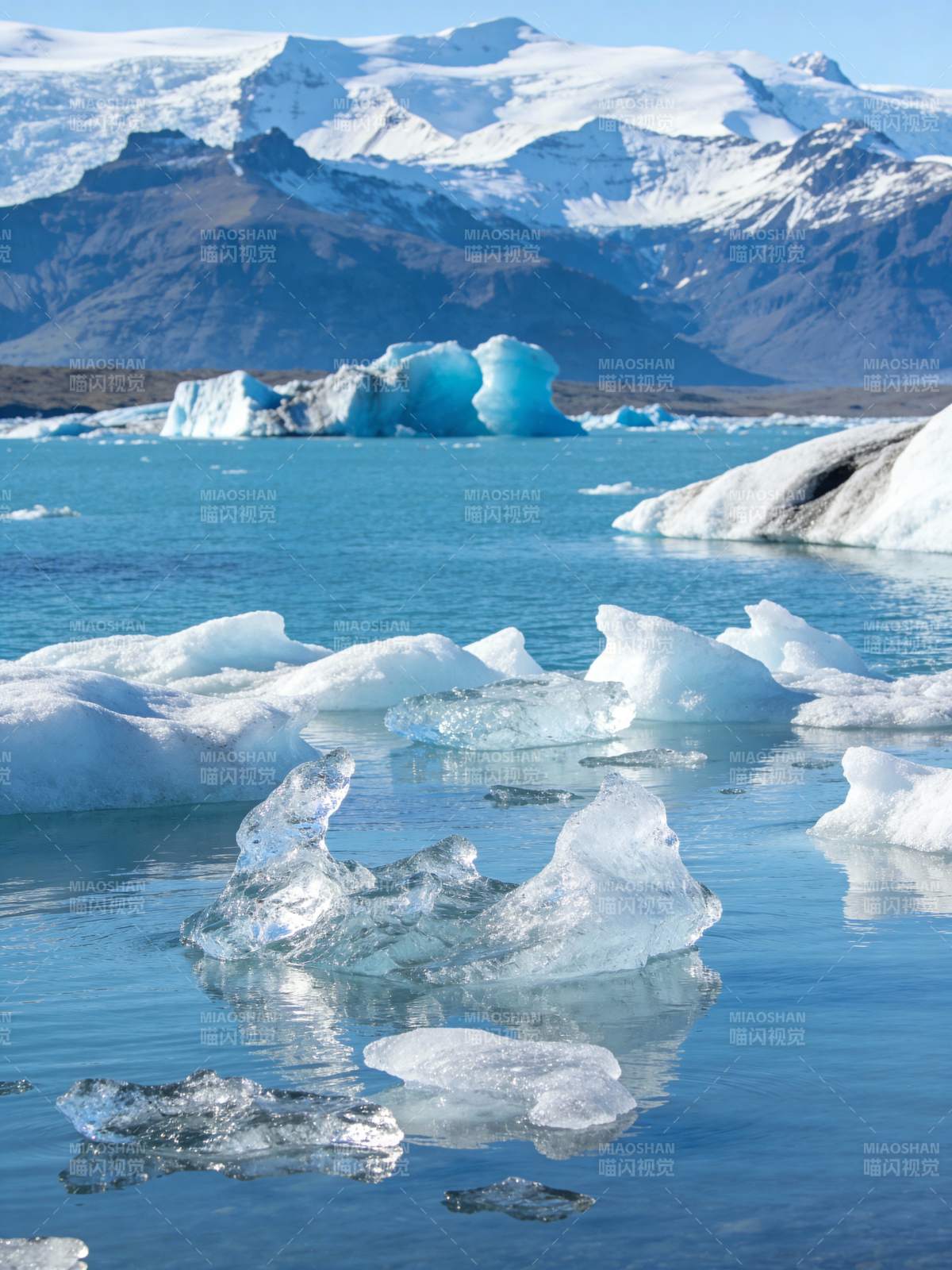 冰川湖景图片