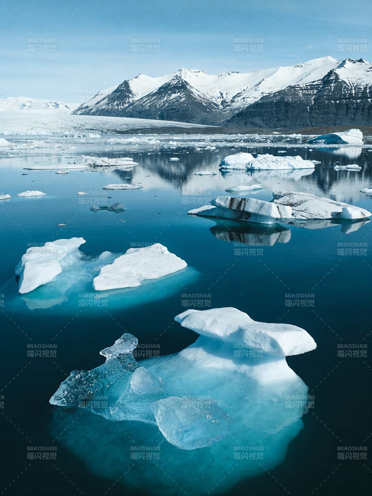冰川湖景图片