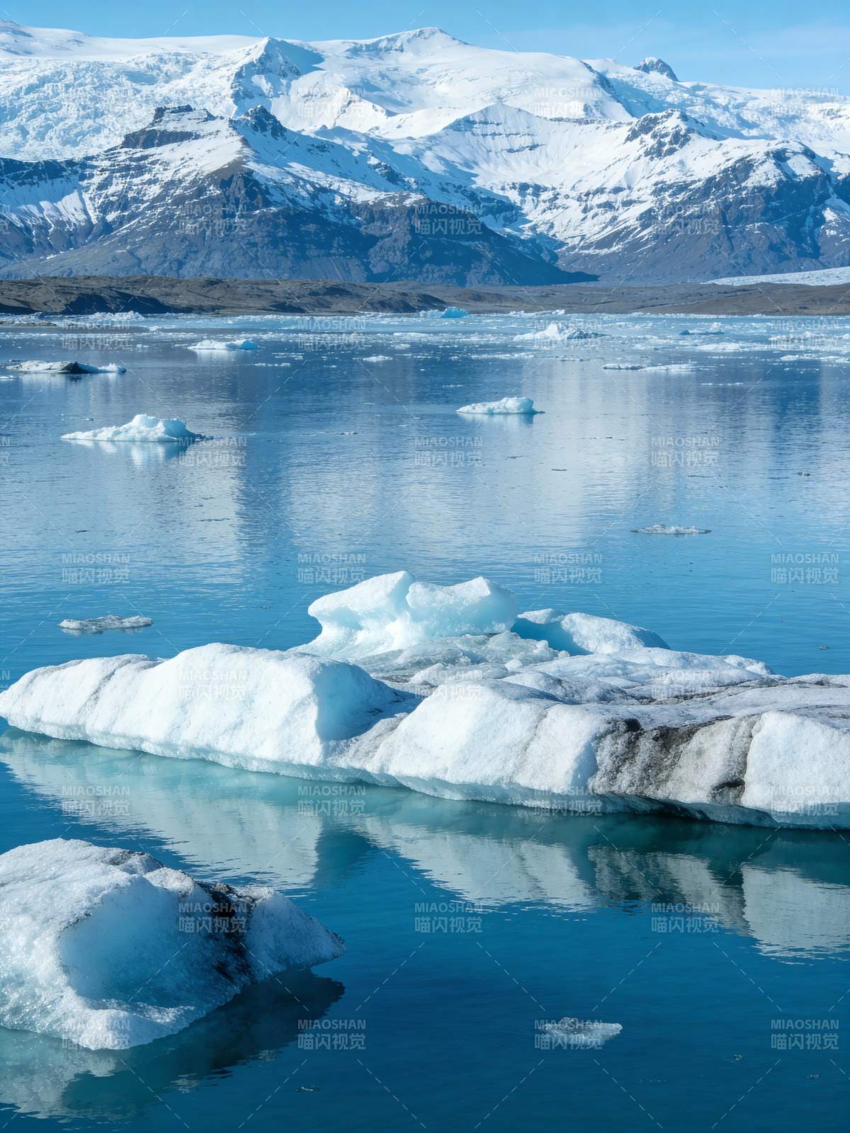 冰川湖景图片