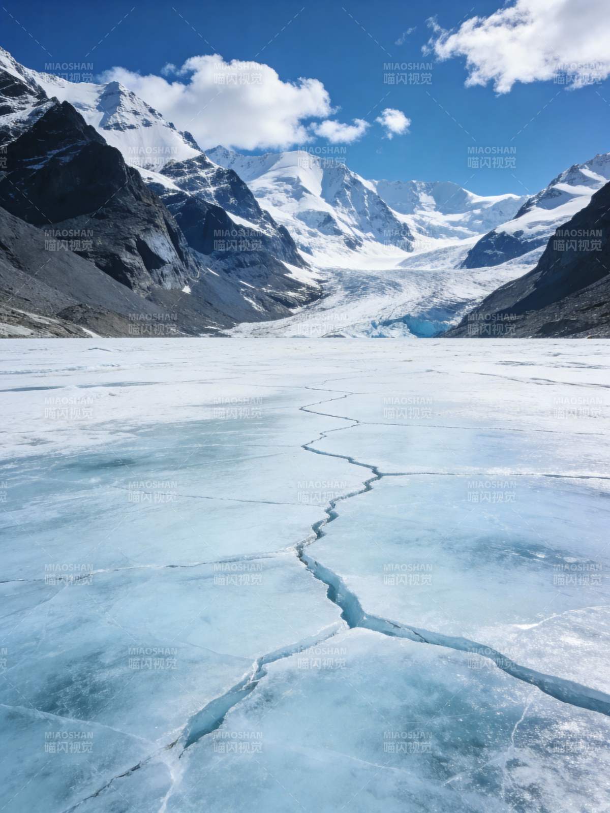 冰川裂隙 雪山巍峨图片