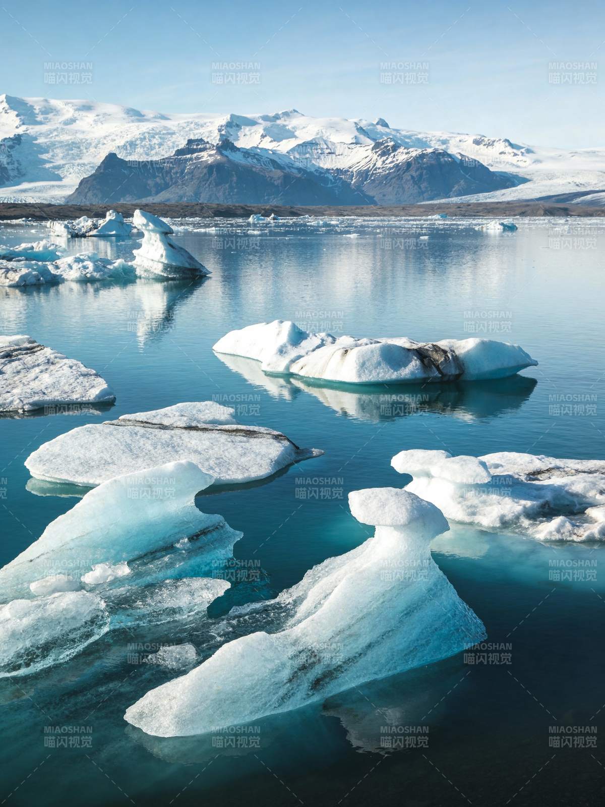 冰川湖景图片