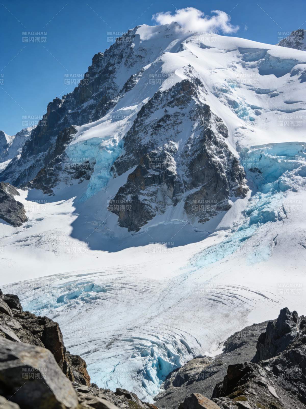 雪山冰川奇景图片