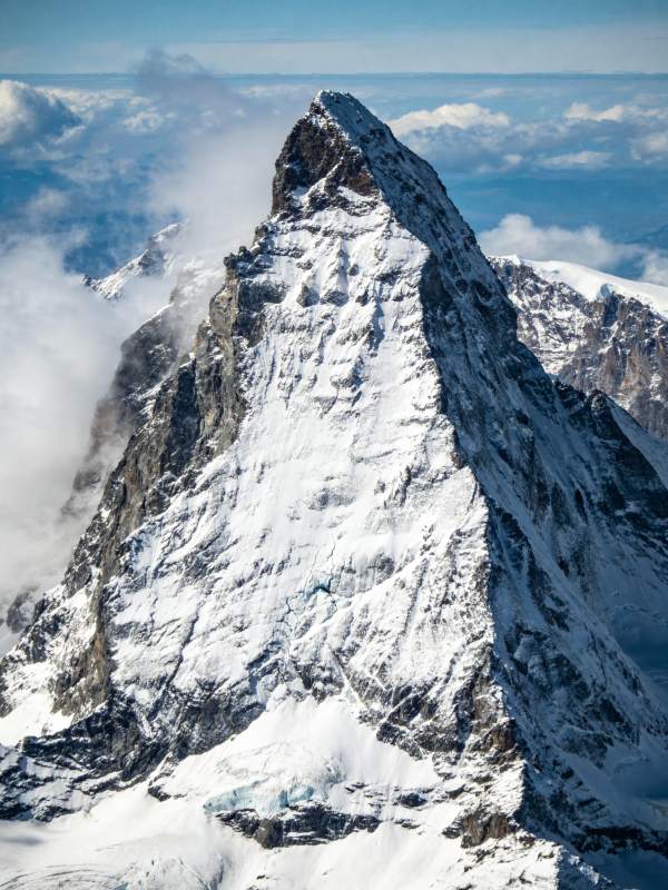 雪山之巅 云海缭绕图片