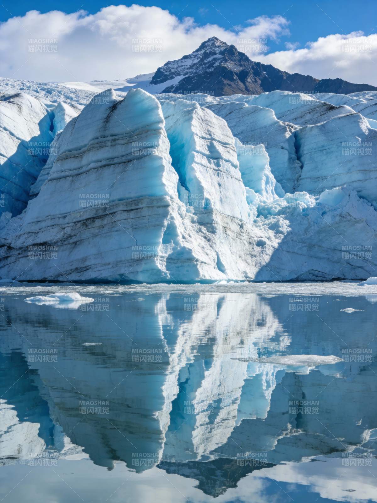 冰川倒影 雪山静谧图片