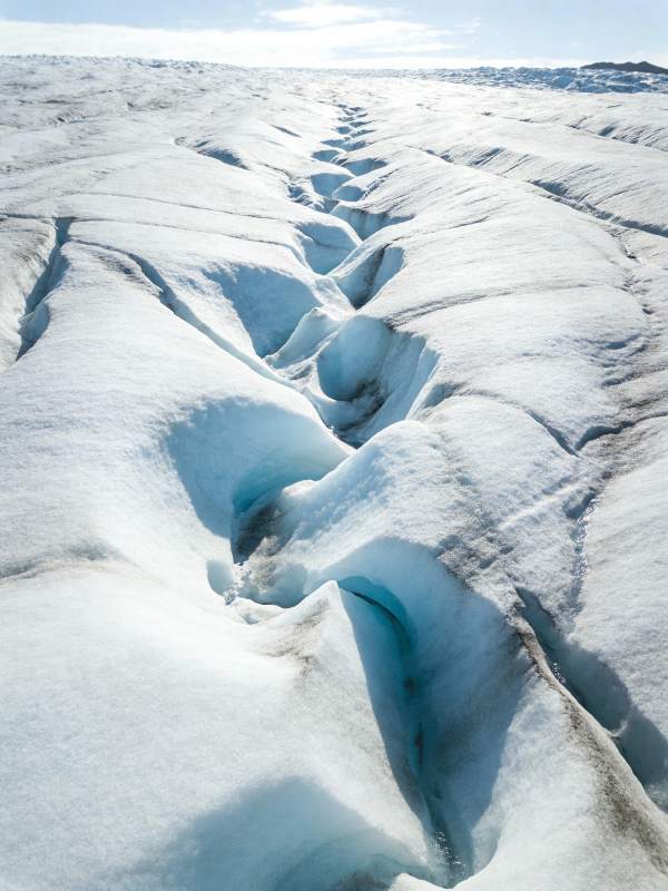冰川裂隙深邃图片