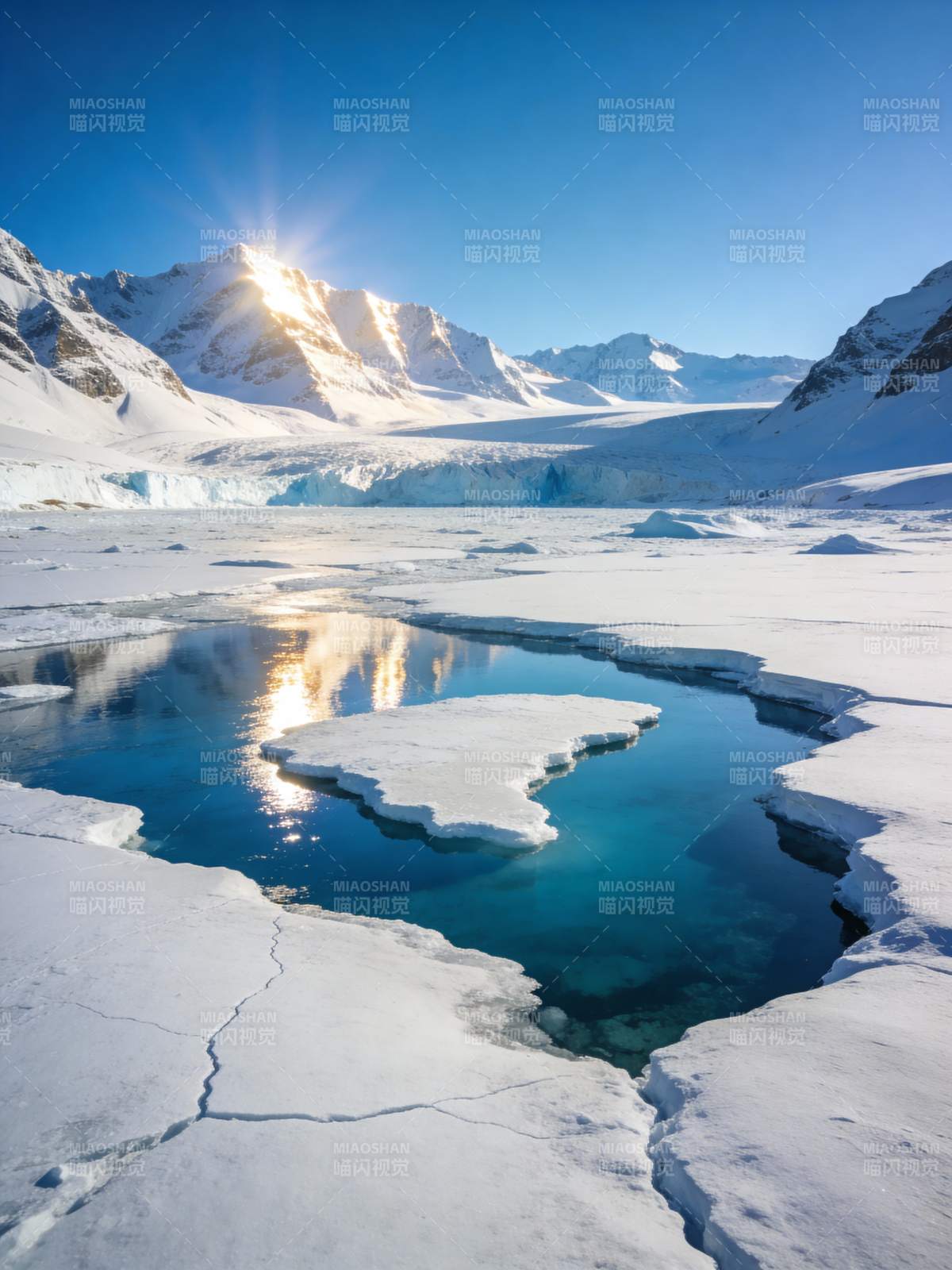 冰湖映雪山图片