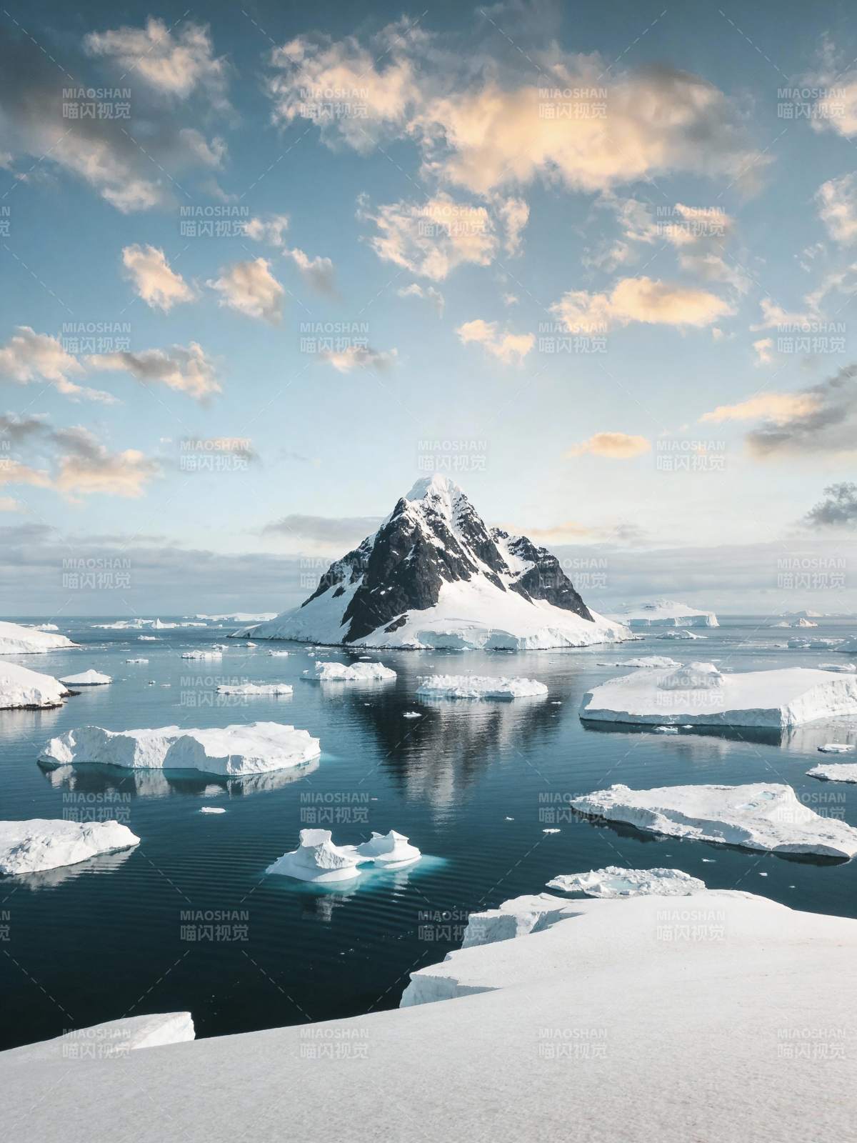 极地冰峰静谧景图片