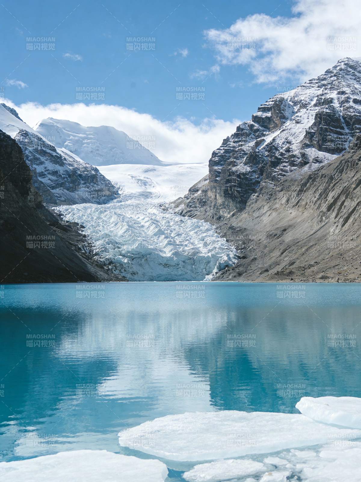 冰川湖景图片