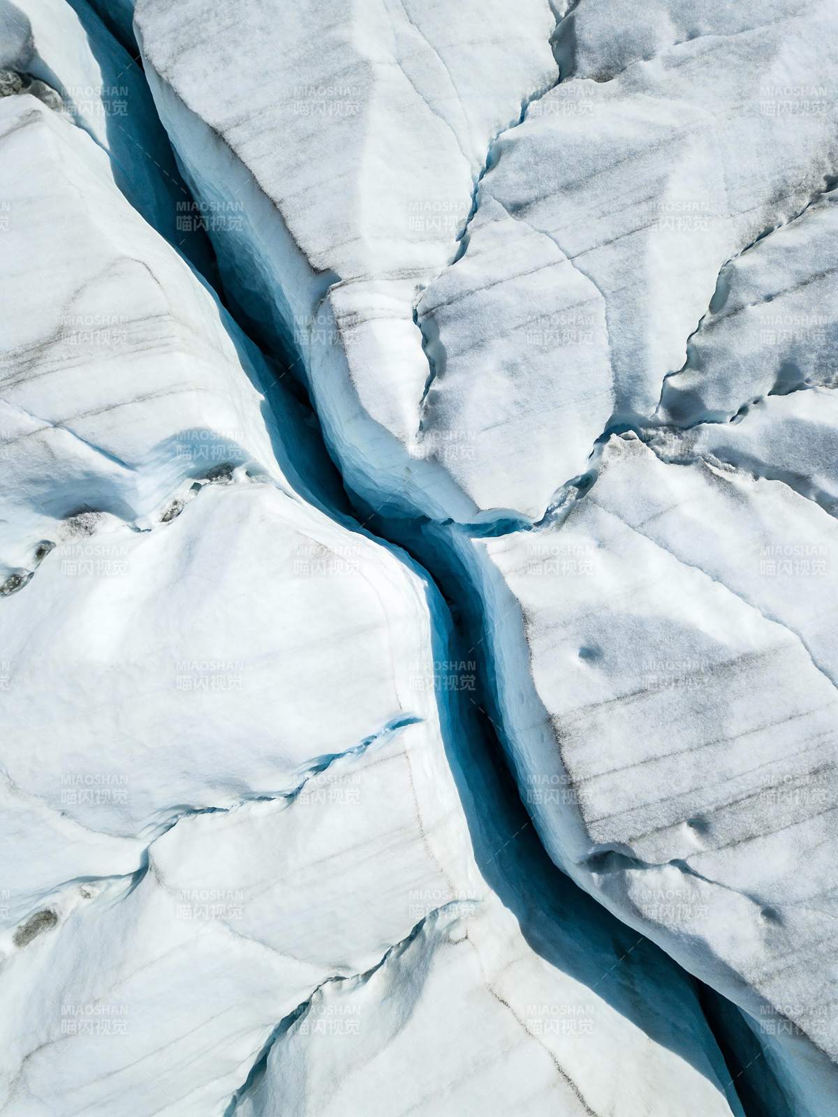 冰川裂隙图片