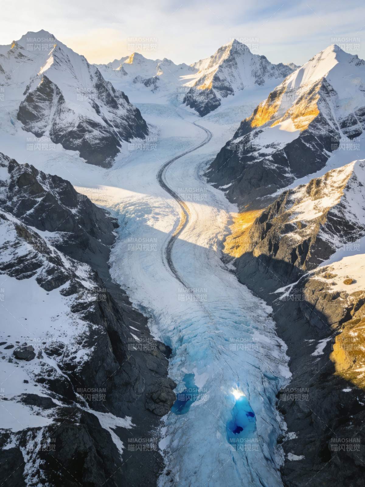 冰川峡谷风光图片