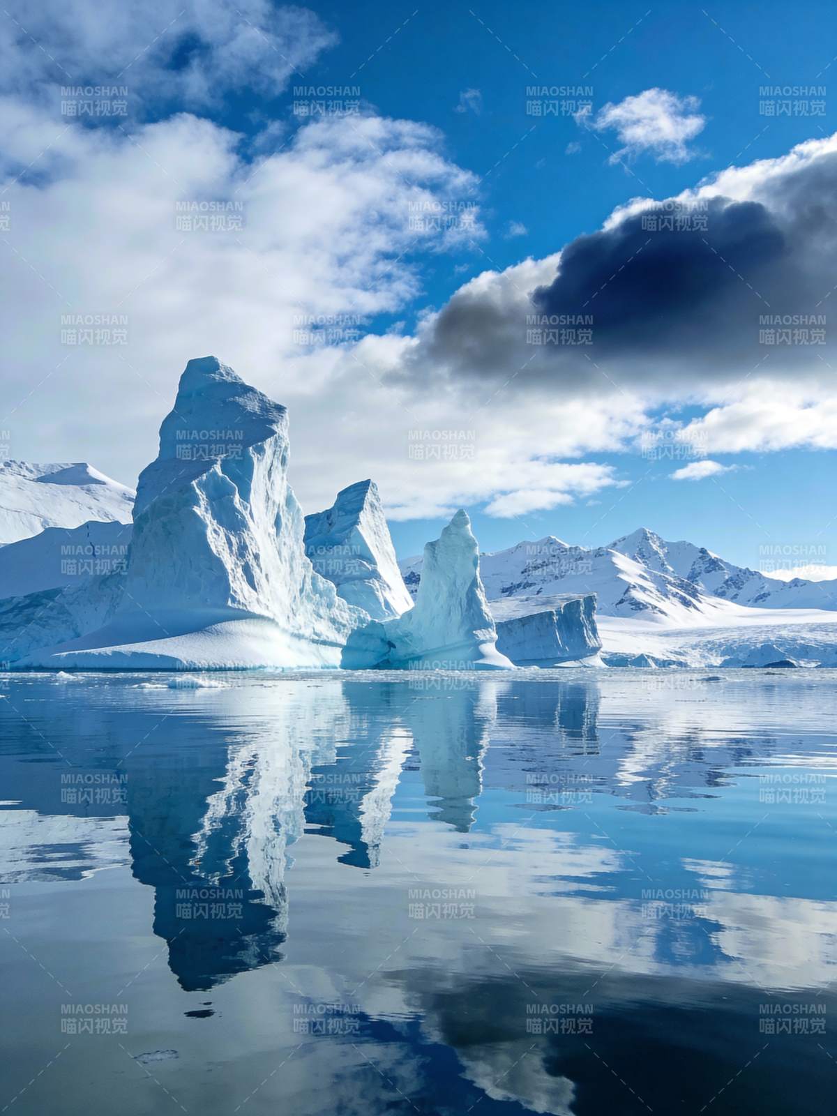 冰山倒影 静谧极地图片