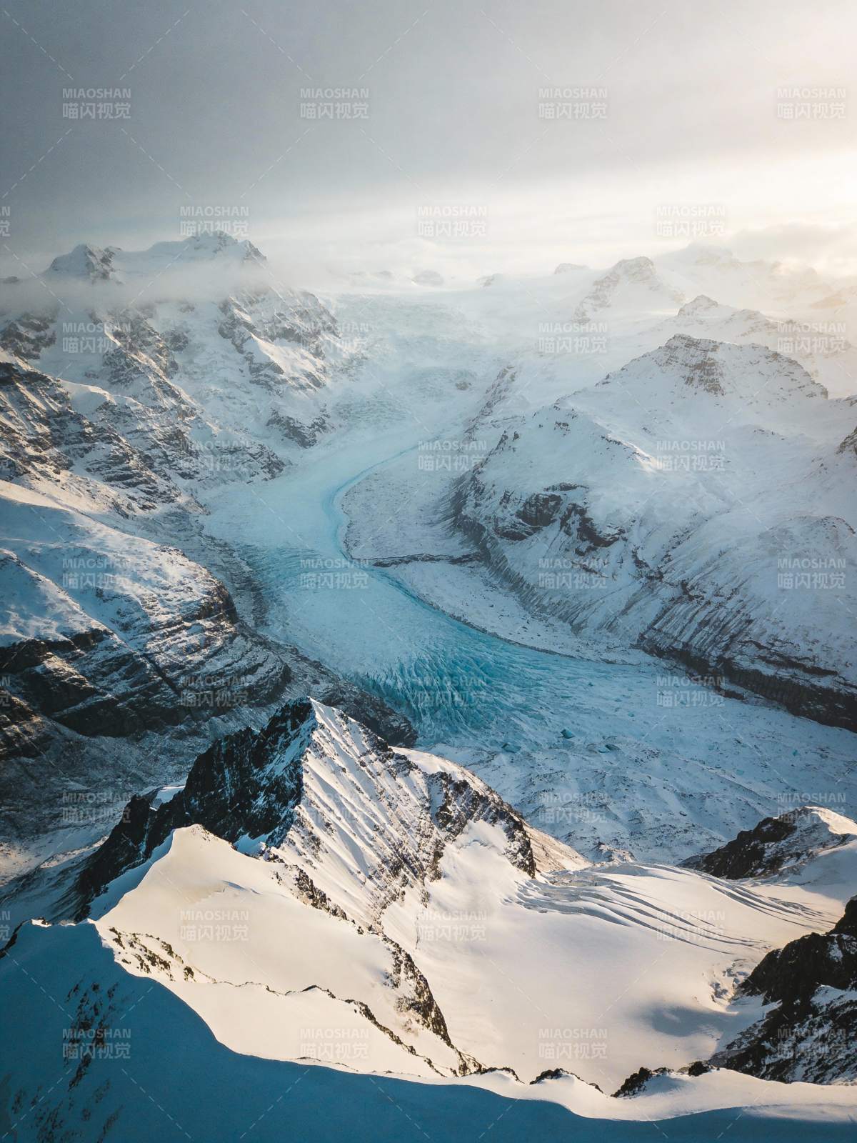 雪山冰川壮丽景色图片