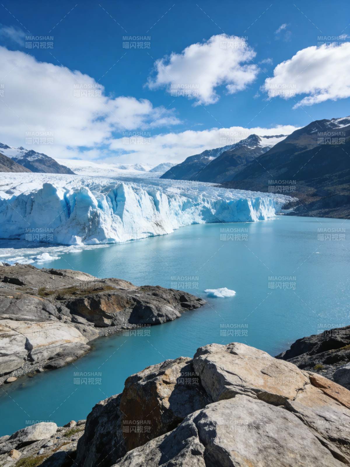 冰川湖畔风光图片
