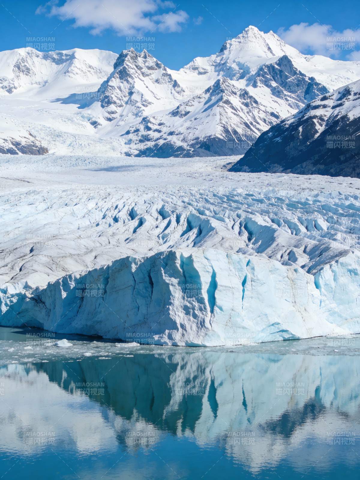 冰川倒影雪山图片
