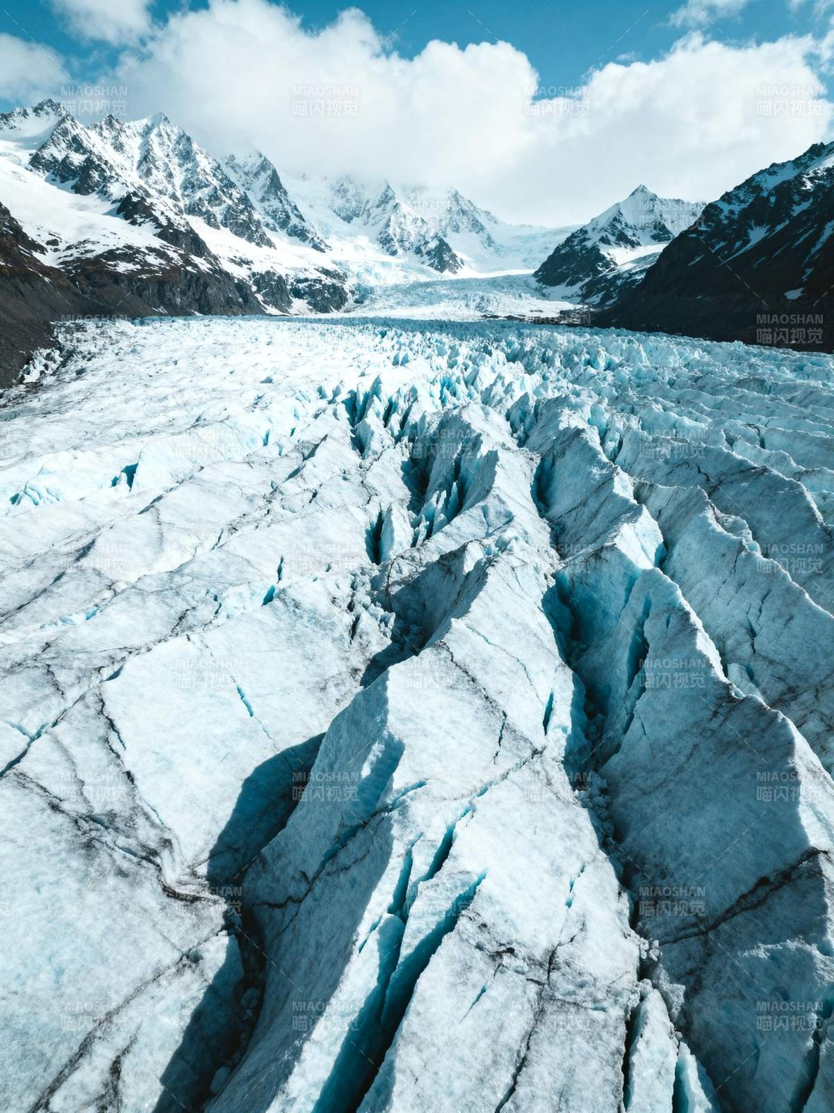 冰川裂谷 雪山巍峨图片