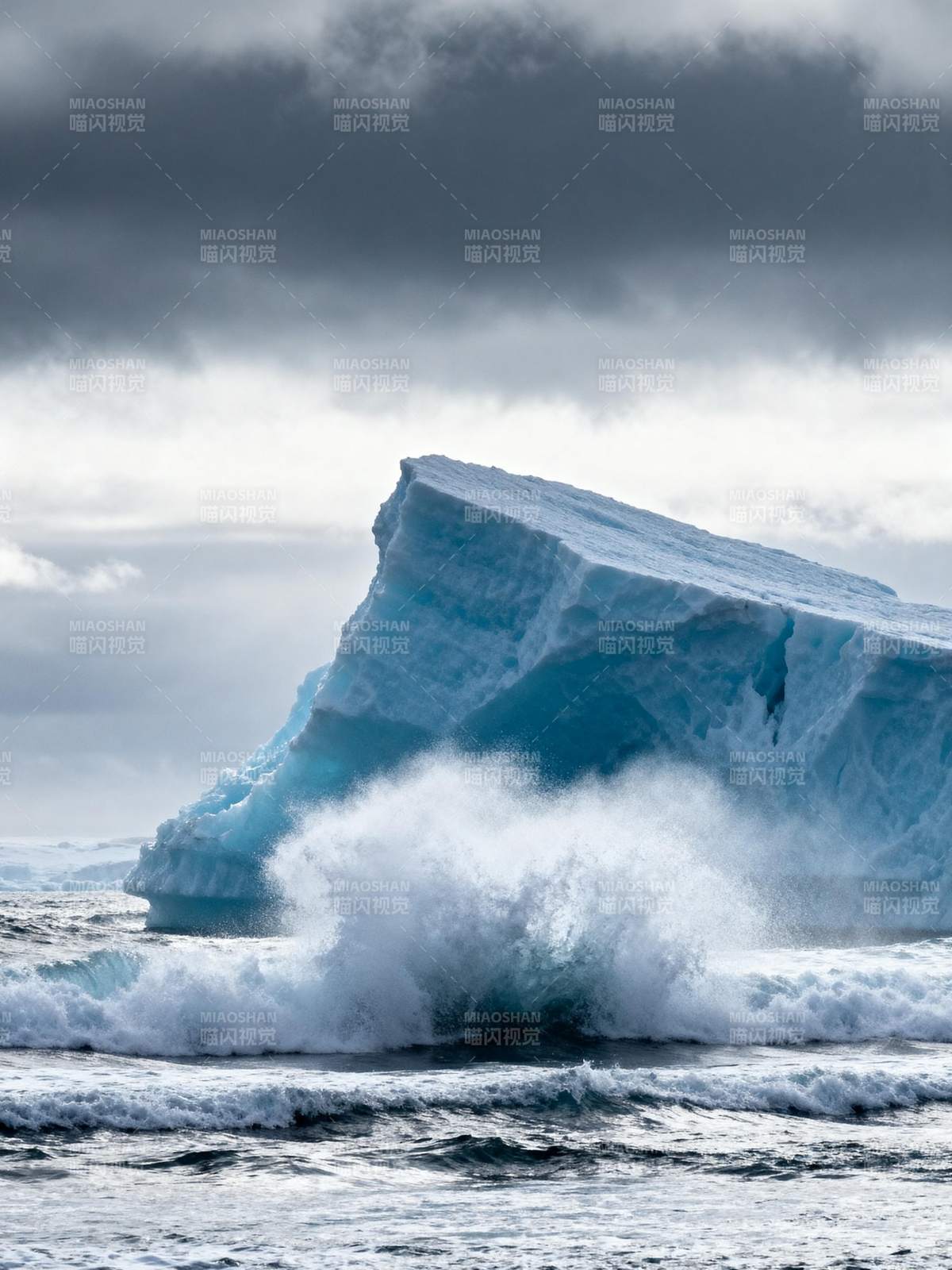 冰山破浪图片