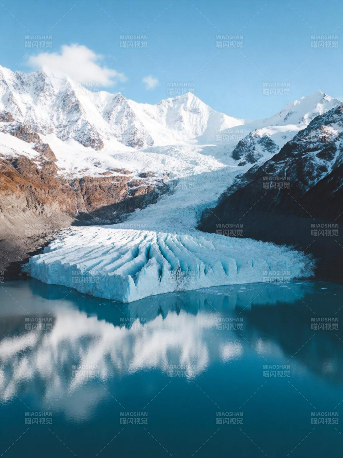 冰川倒影 雪山静谧图片