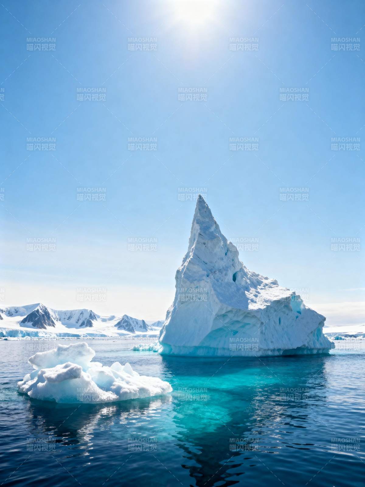 冰山映碧海图片
