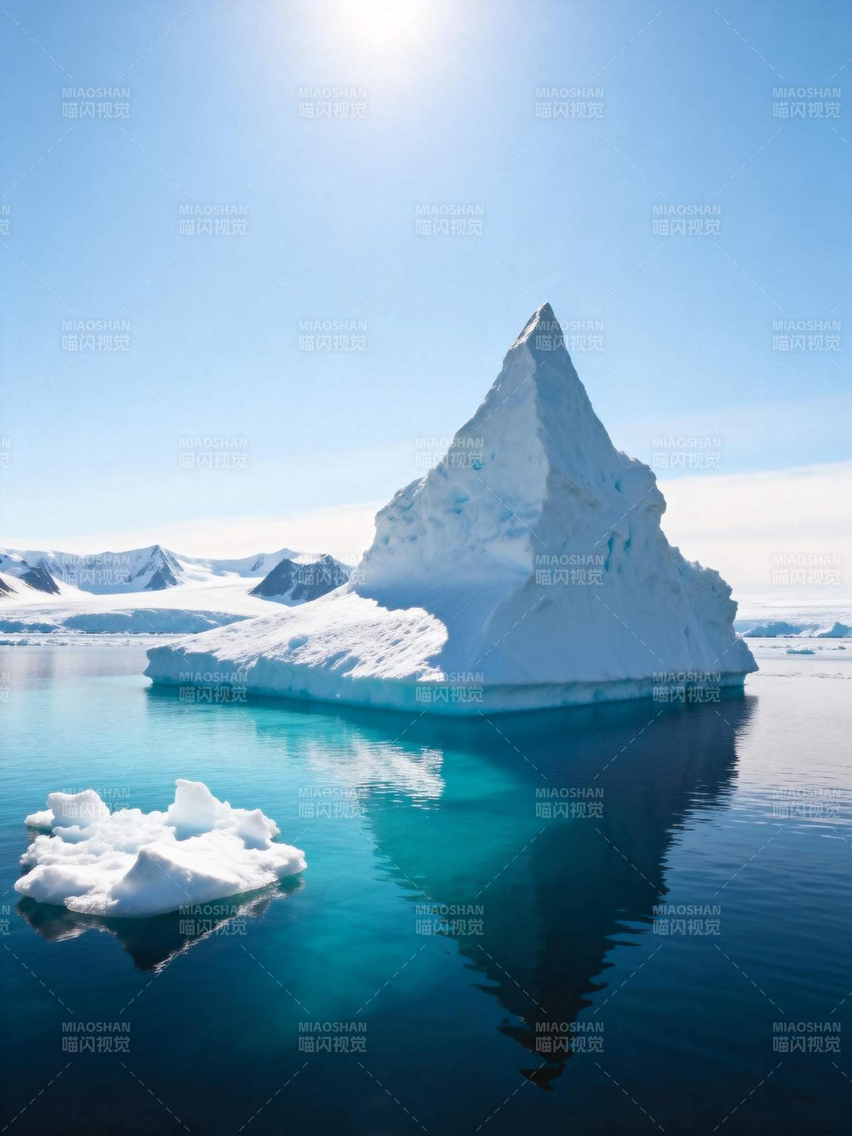 冰山倒影图片