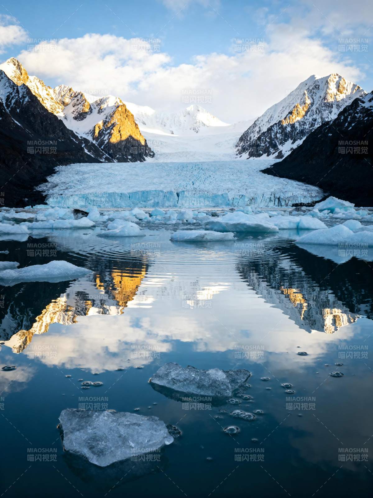冰川倒影 雪山如画图片