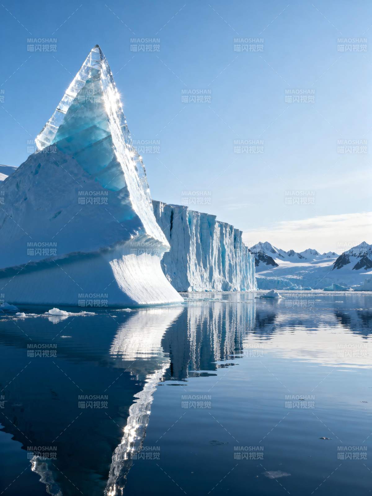冰山倒影 静谧极地图片